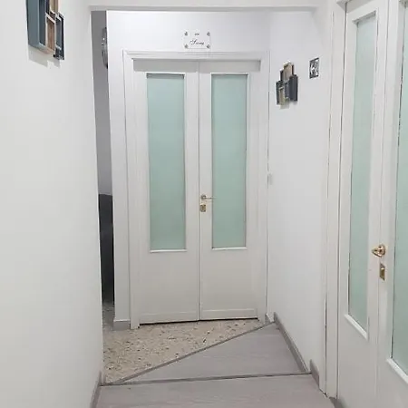 Domus Ferraro Гостевой дом Рим