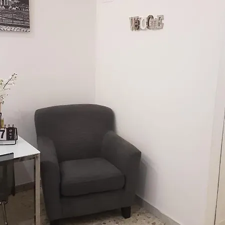 Guest house Domus Ferraro 2*