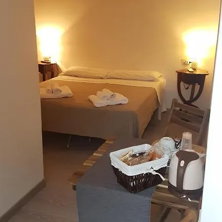 Guest house Domus Ferraro 2*