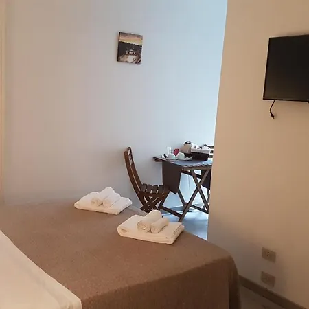 Guest house Domus Ferraro 2*