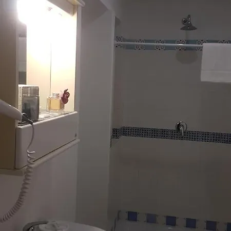 Guest house Domus Ferraro 2*